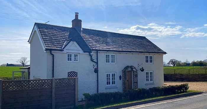 Lain-lain Character Detached 3-bed Cottage Audlem Cheshire