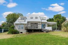 その他 A Home away from Home - Netflix -Parking