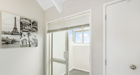 その他 2 A Home away from Home - Netflix -Parking