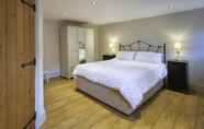 Others 7 Host Stay Derwent