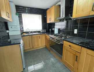 Lainnya 2 New! 4 Bedroom London House With Garden and Lawn