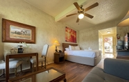 อื่นๆ 5 Mountain Harbor King Guest Room on Lake Ouachita by Redawning