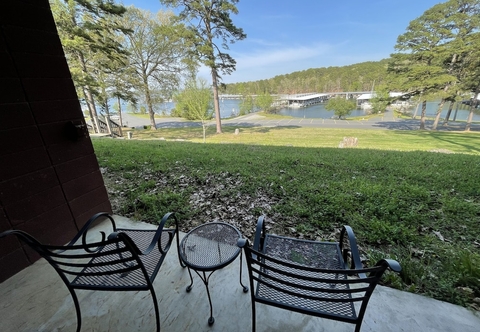 Lain-lain Mountain Harbor King Guest Room on Lake Ouachita by Redawning