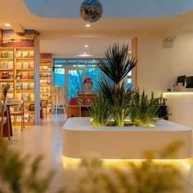 Lobby 1 Coastal Clouds Lake View Inn, Hotel Daerah Midu