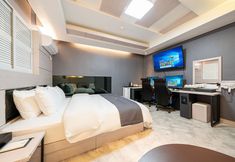 Others 3 The Nox Hotel