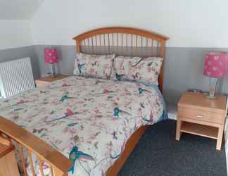 Others 2 Inviting 3-bed Apartment in Swansea