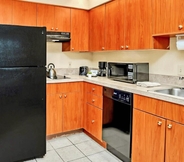 Others 2 Near Disney - 1BR With King bed Pool and Hot Tub