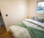 Khác 2 1-bed pod Cabin in Beautiful Surroundings Wrexham