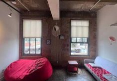 Others 2 Artistico-Styled Studio Loft Sleeps 5