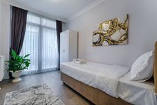 อื่นๆ Gorgeous Central 2BR Condo w City Views