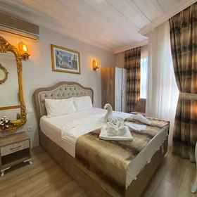 Primary image 1 New Cherry Hotel, Full Moon Shoes Hotels