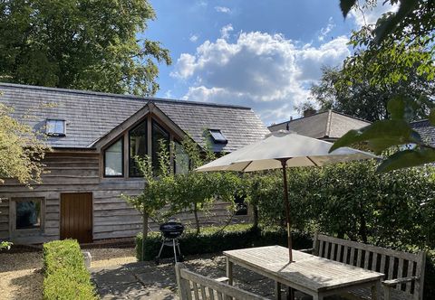 Others Avon Turn View