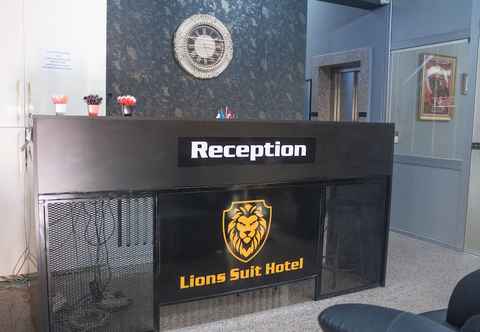 Khác Lions Suit Hotel