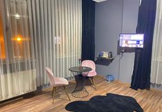 Lainnya 2 Lions Suit Hotel