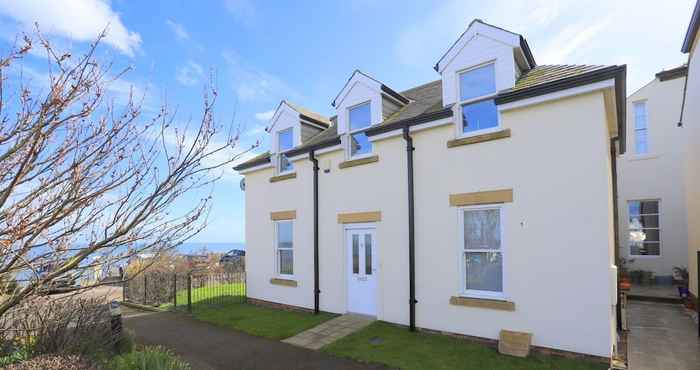 Others Beautiful 2-bed Sea Front House in Seaham