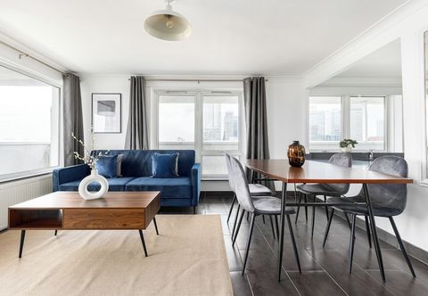 Others The Canary Wharf Collection