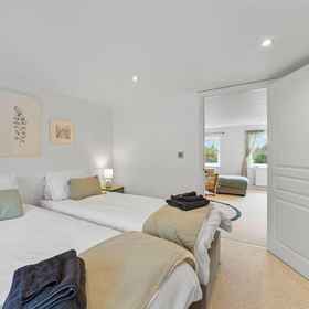 Primary image1Perfect Location, dog Friendly Beautiful Home,唐布里奇和马灵区飯店