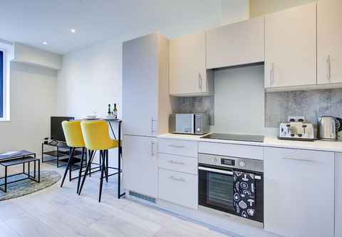 Lainnya Beautiful 1-bed Apartment in Cheam, Sutton