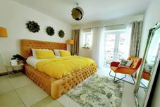 Others 4 Bed Villa Sleeps 8 -private Terrace-free Parking