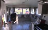 Khác 5 Stunning 4-bed Caravan in Mablethorpe Sleeps 10