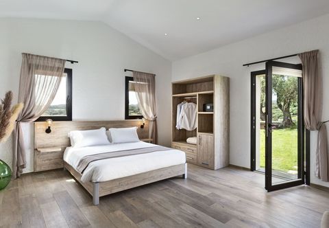 Others Uddastri Retreat