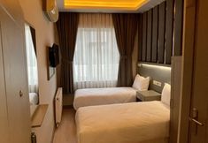 Lain-lain 4 Crowned Plus Hotel