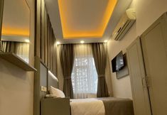 Lain-lain 5 Crowned Plus Hotel