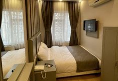 Lain-lain 3 Crowned Plus Hotel