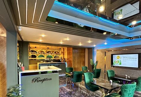 Lain-lain Crowned Plus Hotel