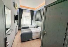 Lain-lain 2 Crowned Plus Hotel