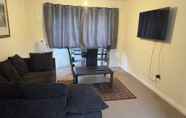 Lainnya 3 Lovely 2 Bedroom Family Holiday Home in London