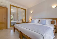 อื่นๆ 3 Lakeview Private Garden & Pool