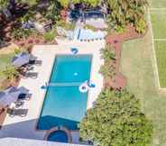 อื่นๆ 6 Luxe Largo Retreat: Pool, Games, Basketball & More