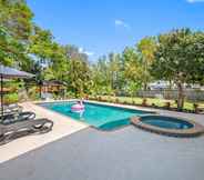 Others 5 Luxe Largo Retreat: Pool, Games, Basketball & More