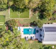 Others 2 Luxe Largo Retreat: Pool, Games, Basketball & More