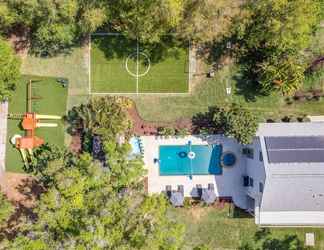 Others 2 Luxe Largo Retreat: Pool, Games, Basketball & More