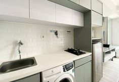Others 5 Simply Designed Studio At Monroe Tower Apartment