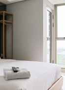 Room Elegant And Comfort 1Br Gold Coast Apartment