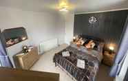 Lainnya 4 Impeccable 3-bed Home Away From Home in Swindon
