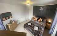 Others 4 Impeccable 3-bed Home Away From Home in Swindon