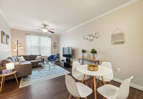 Others Stylish 1 BR Apartment w Movie Theater