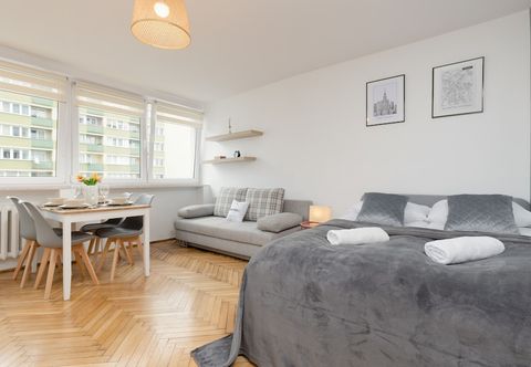 Lainnya Sunny Studio Warsaw by Renters