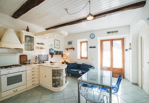 Lain-lain Perfume House in Marciana