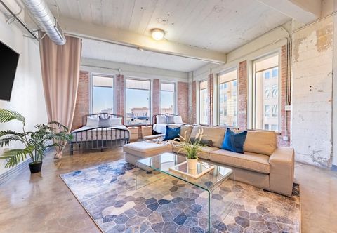 Others 3bd in Downtown Walk to Convention Center