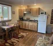 Others 3 Creekside Vacation Rentals- Adults Only