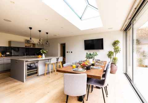 Others Modern 5-bedroom Home With Garden Roof Terrace