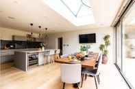 Others Modern 5-bedroom Home With Garden Roof Terrace