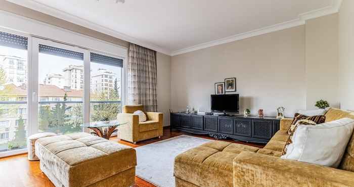 Lain-lain Spacious Flat in Kadikoy