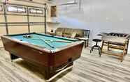 อื่นๆ 4 DT Reno - 4BR Home w Patio BBQ Grill Games Room