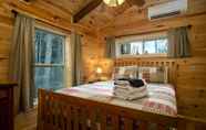 อื่นๆ 5 Creekside Log Cabin in Pisgah Forest